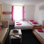 Tomy Pihlov Gæstehus 3*
