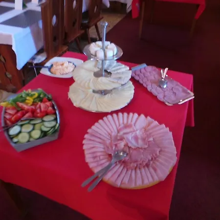 Tomy Pihlov Πανσιόν 3*